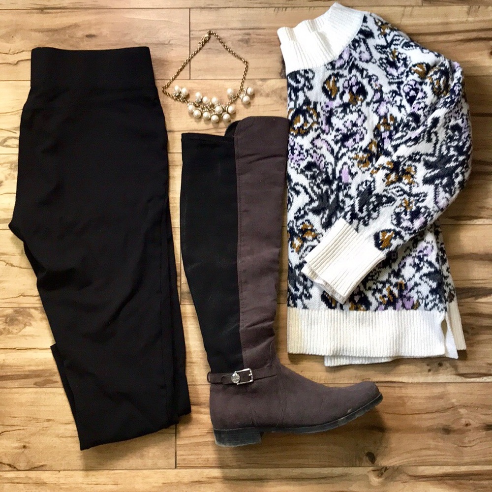 LOFT Black Leggings in Seamed Ponte (size L)